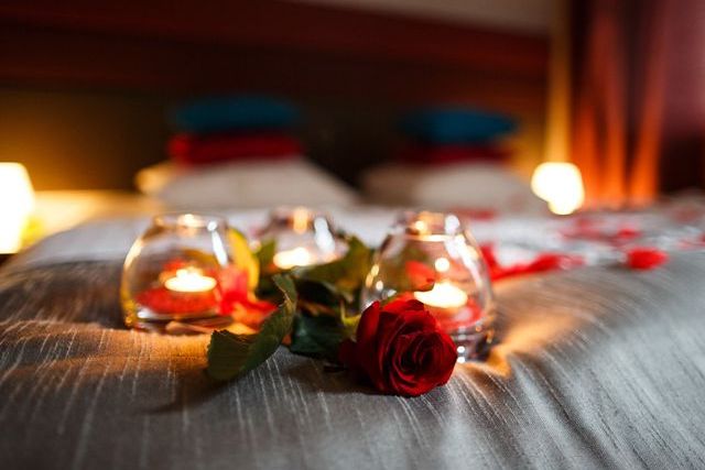 chambre d'hôtes proposant des séjours romantiques - petit déjeuner au lit