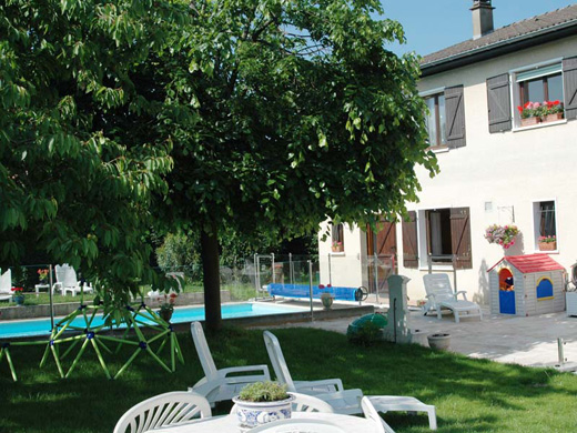 Chambres d'hôtes de charme , Le Jardin des Roses, saint bonnet de mure 69720