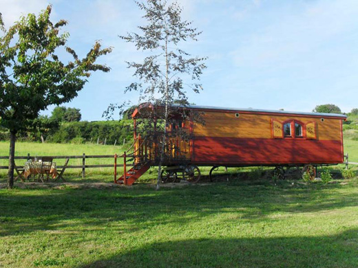 Chambres d'hôtes de charme , La Ferme des Genêts, palogneux 42990